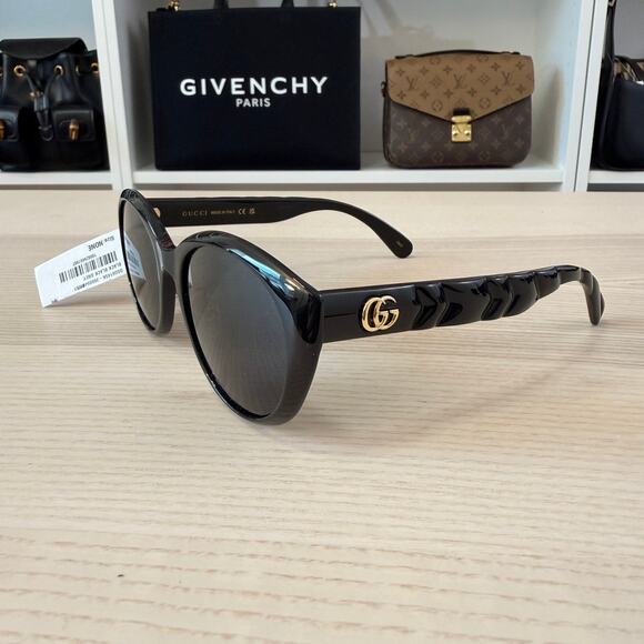 Gucci Round Oval Sunglasses Black main image 5